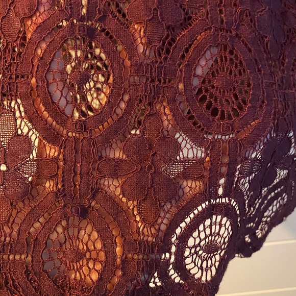 wine coloured lace shirt - Loft - Picture 2 of 3